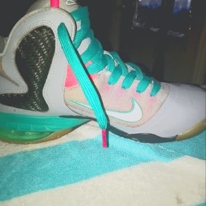 Nike lebron's size 5.5